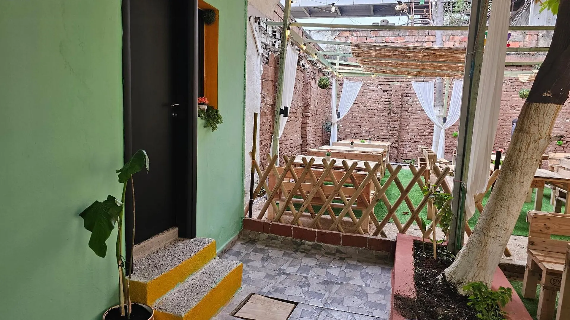 Bob Marley Bnb & Hostel Tirana