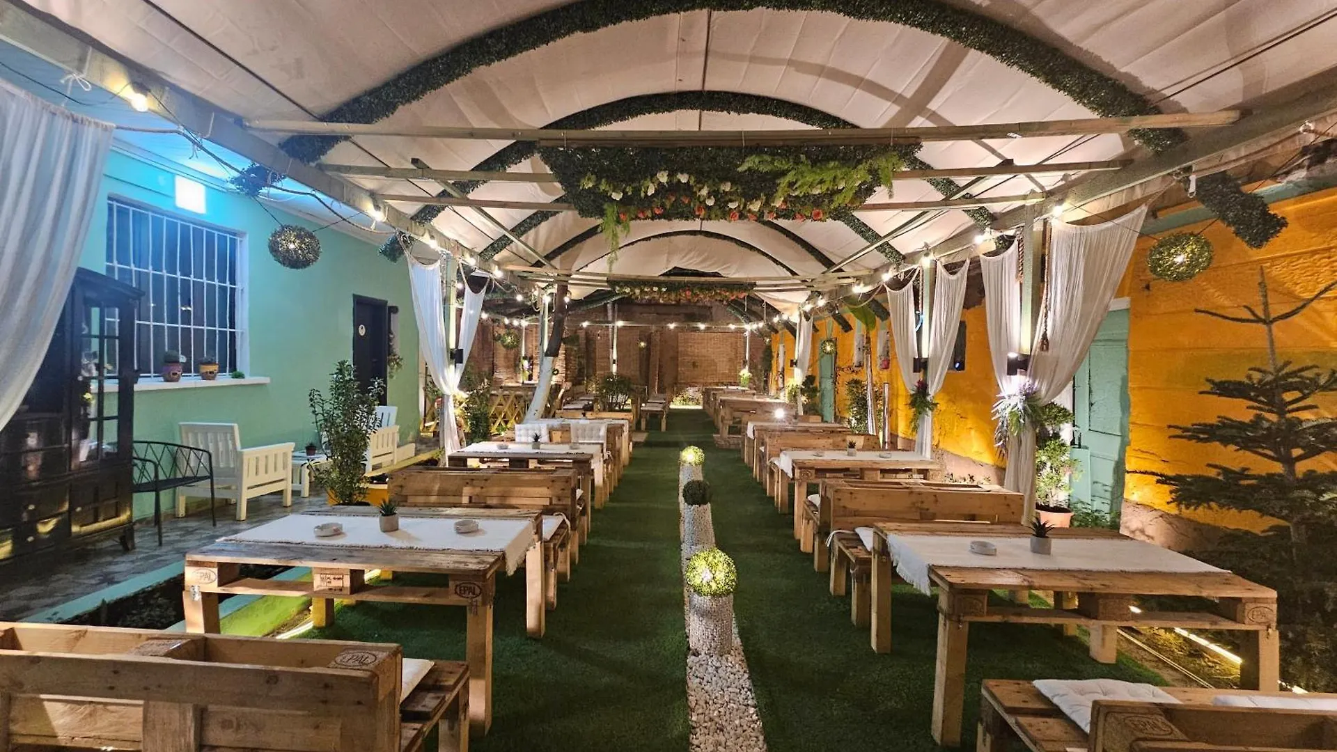 Bob Marley Bnb & Hostel Tirana 0*,  Albanien